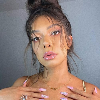 Peach Glam by Ashley Peaches Profile