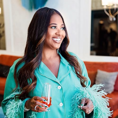 Brittany | PocketsandBows Profile