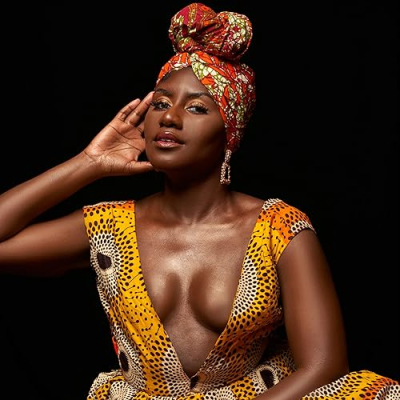 Queen Bee ✨ Profile