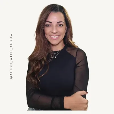 Alicia - Fashion | Beauty | Life + Style