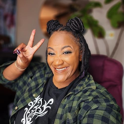 TLE | Tia Lynn Evans Profile