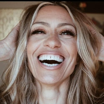 Stung by Samantha Profile