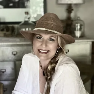 Daune Pitman | Cottage in the Oaks