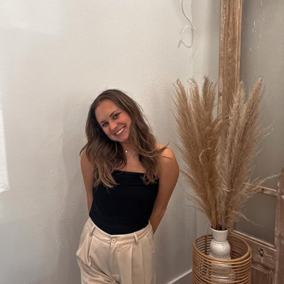 Claudia Izabella Profile