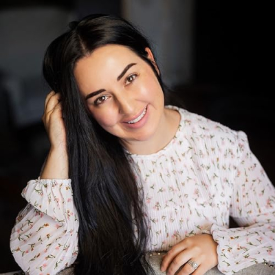 Desiree - LOVE BLOOM & LEARN Profile