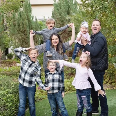 Happy Little Traveler (Hunt Family Travel)