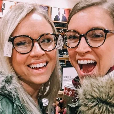 SISTERS WHO SHARE STUFF