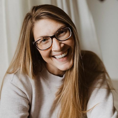 Laura Wills Photography Profile