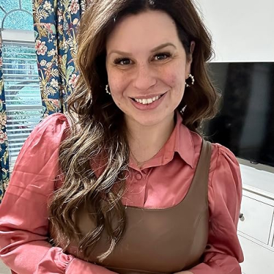 Sandee Booth. Midsize Style and Home Decor. Profile