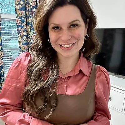 Sandee Booth. Midsize Style and Home Decor.