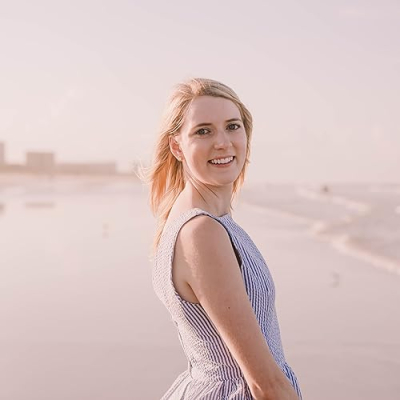 Pink Bows & Twinkle Toes | Natalie Kizer Profile