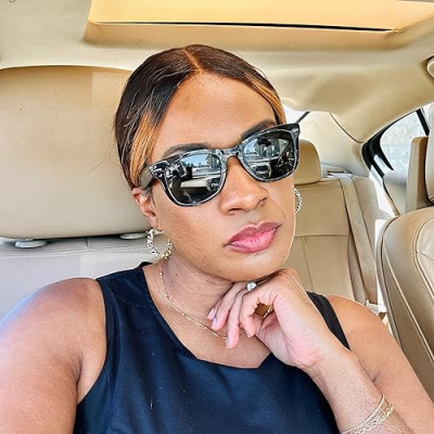 Vanecia Reviews Profile