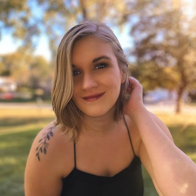 Abbie Flater | Chic Peach Profile