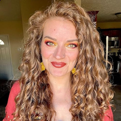 Curlywhirlyred Profile