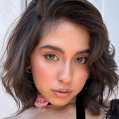 Elizabeth Villalobos Profile