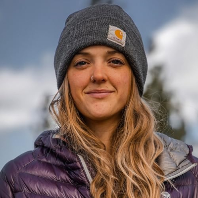 Linnea & Akela Profile