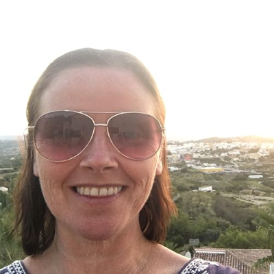 Nikki J Longhurst Profile