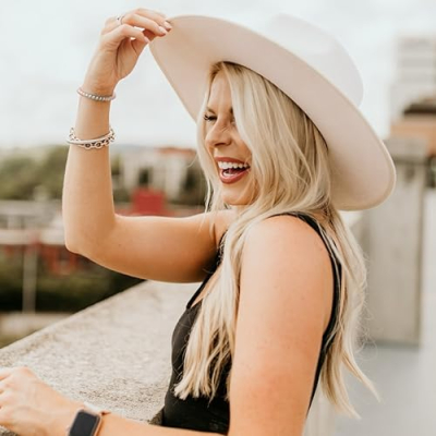 Laura Elizabeth Graham Profile