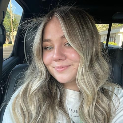 Lindsey Baker | BudgetBabeCloset Profile