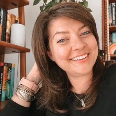 She's Becoming Bookish