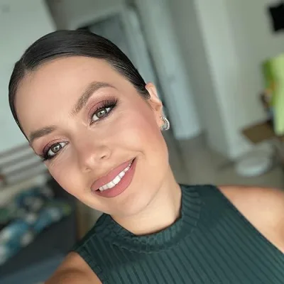 I’m Anastasia, makeup and hair artist