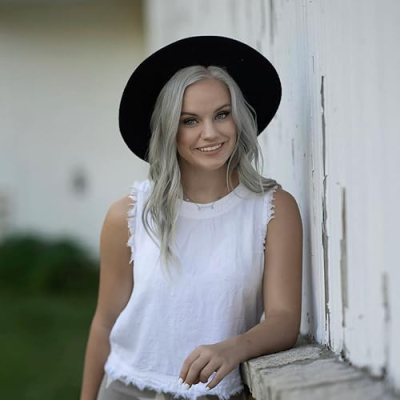 Hannah Adams 🤍 Profile