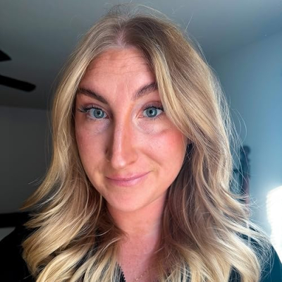 Sarah Lux Chronicles Profile