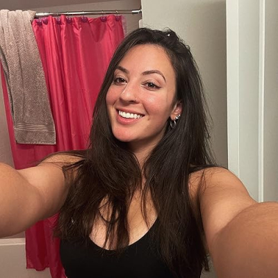 Hailee Schwartz Profile