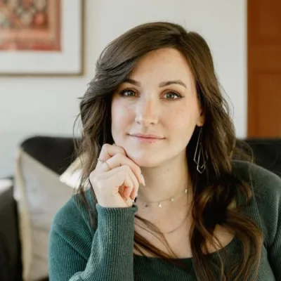 Elizabeth Gray (@thegraytergood)