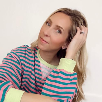 Jess Burns ⭐️⭐️⭐️⭐️⭐️ Profile