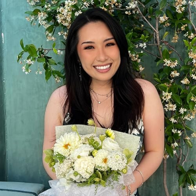 JENNIE | @greeneggsandglam Profile