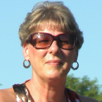 Leslie's Creative Studio Profile