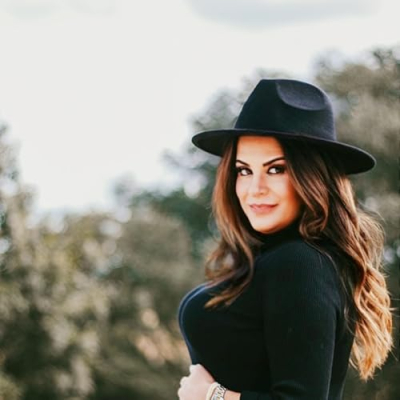 She Steals Deals Profile