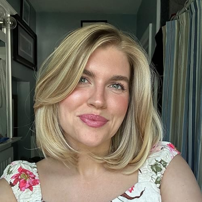 Hannah With The Lipstick Profile